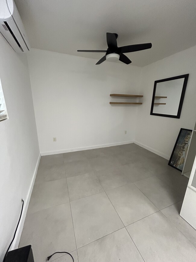 Building Photo - 570 SW 45th Ave