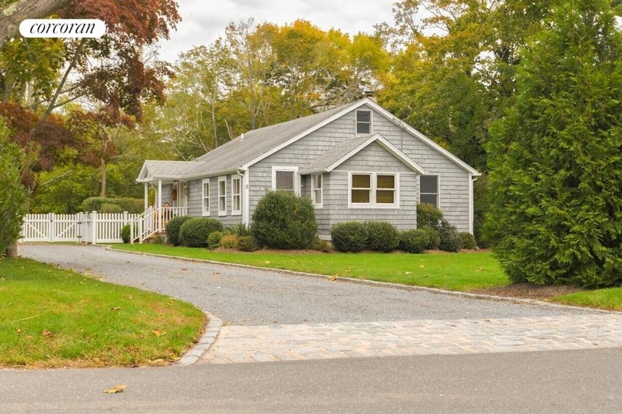 5 Halsey Ave, East Quogue, NY 11942 House Rental in East Quogue, NY