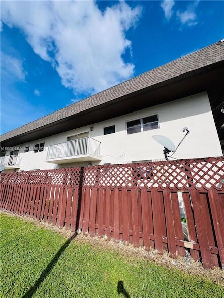 Foto del edificio - 8475 SW 94th St