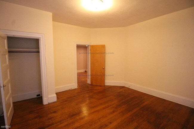 Foto del edificio - 111 Winthrop Rd