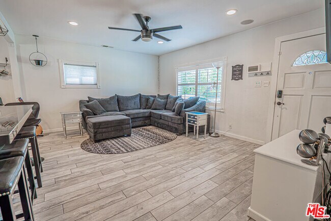 Foto del edificio - 7044 Garden Grove Ave