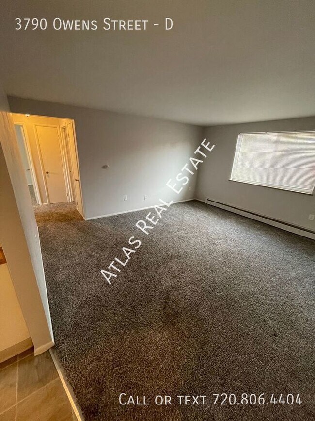Building Photo - Spacious 2 Bedroom 1 Bath! Right Down The ...