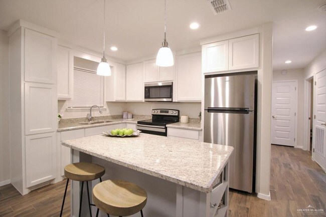 Foto del edificio - 2109 Canyon Dr