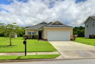 Building Photo - 20 Evergreen Oak Dr