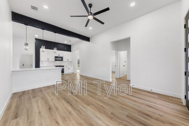 Foto del edificio - 1247 Bonham St