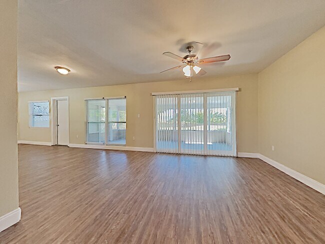 Building Photo - 324 Lake Fair Ln