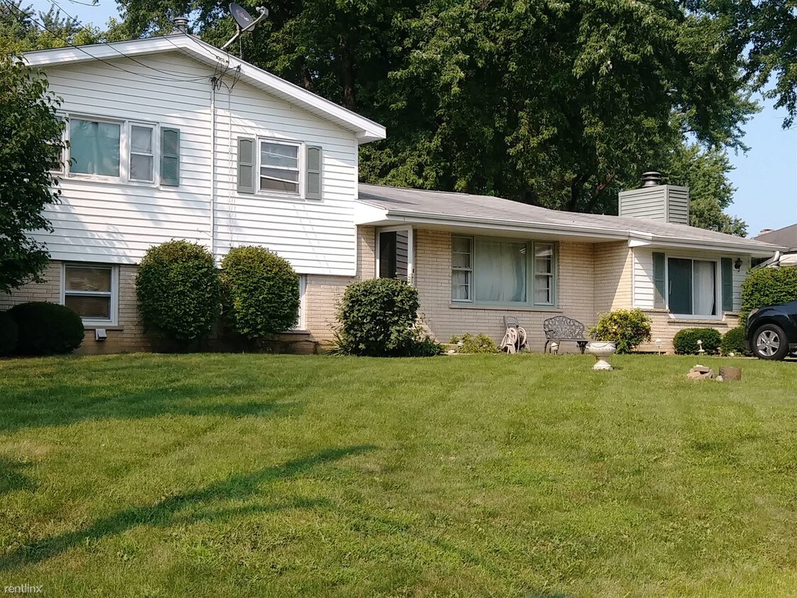 Primary Photo - 3 br, 1.5 bath House - 382 Warren Ln