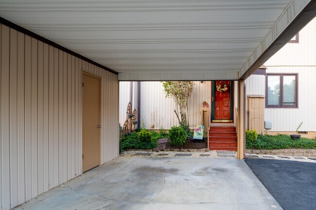 Building Photo - 1175 Pebble Dr