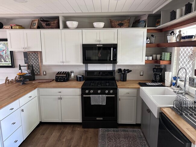 Foto del edificio - 1813 Bayview Ln