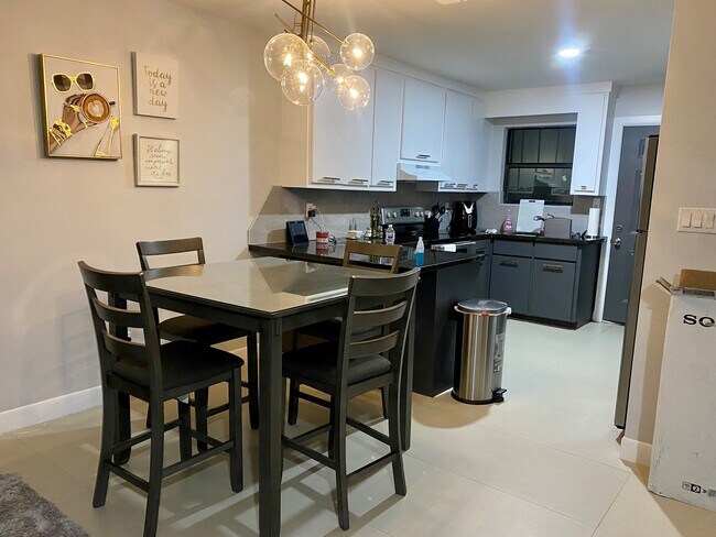 Foto del edificio - 204 S Ridge Ln