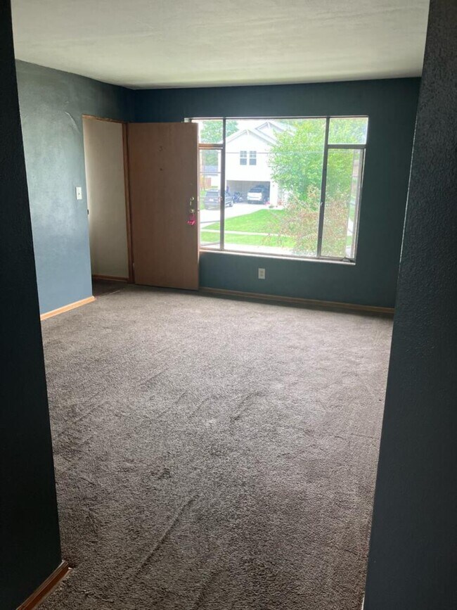 Building Photo - 2530 Pleasant
