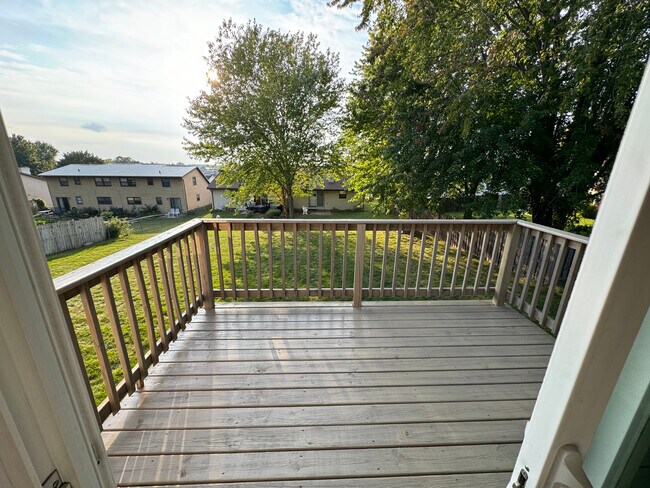 Building Photo - 806 Edgewood Dr