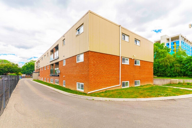 Building Photo - 621 Base Line Rd E