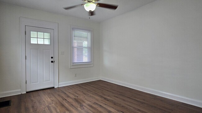 Building Photo - Updated 2 bedroom Townhouse - Garfield Park-South Neighborhood