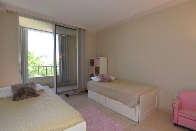 Foto del edificio - 707 Crandon Blvd