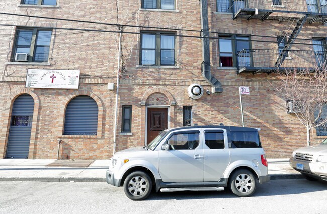 Foto del edificio - 706 E 227th