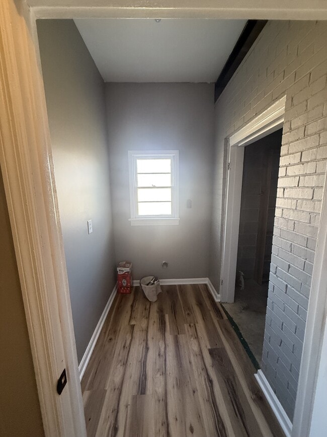 Building Photo - 405 Lamar St