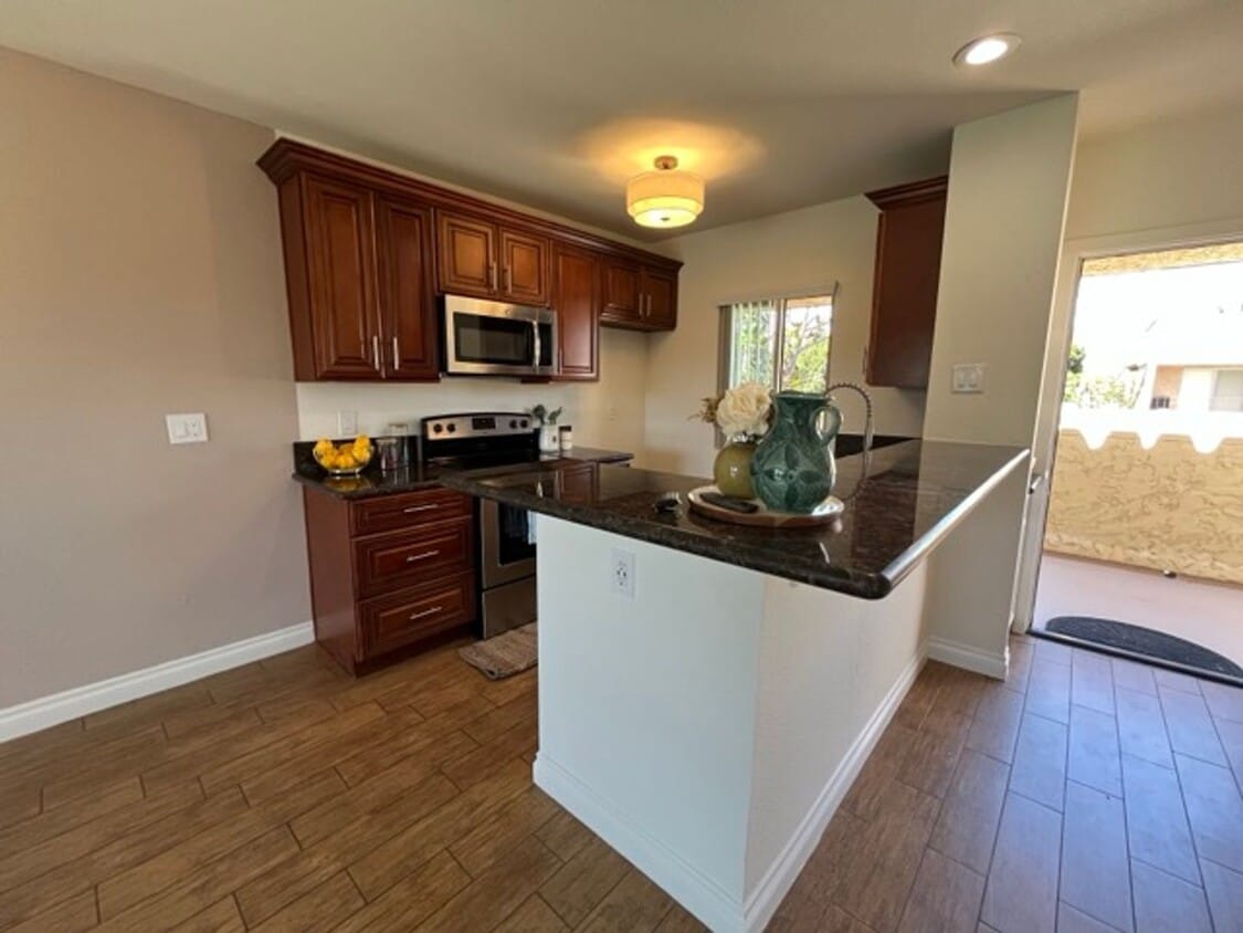 Beautiful 1 Bedroom Unit in Orange - Beautiful 1 Bedroom Unit in Orange