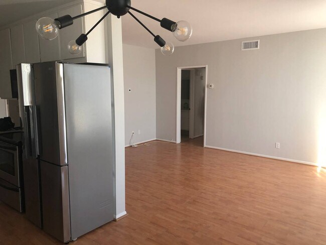 Foto del edificio - 622 S Barrington Ave