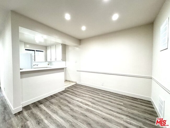 Building Photo - 854 S Sherbourne Dr