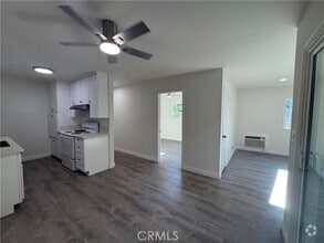Building Photo - 486 N Oak St