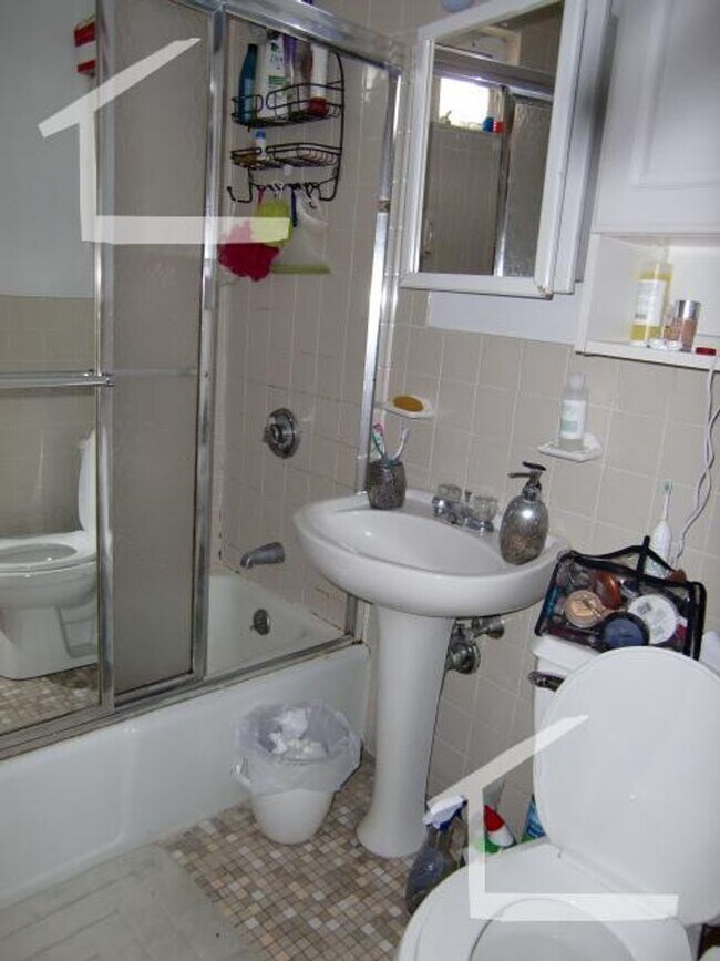 Building Photo - Brighton Bright & Spacious 3 Bed with Skyl...