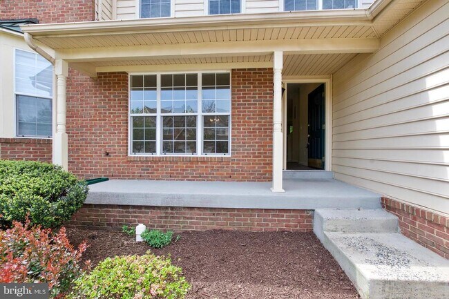 Building Photo - 43581 Dunhill Cup Square
