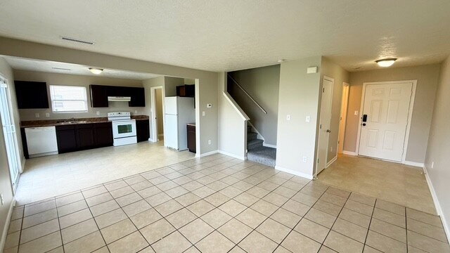 Foto del edificio - SOUTH EAST/FRANKLIN TWP 4 BR/2.5 BA LIKE NEW 2-STORY HOME AVAILABLE NOW!