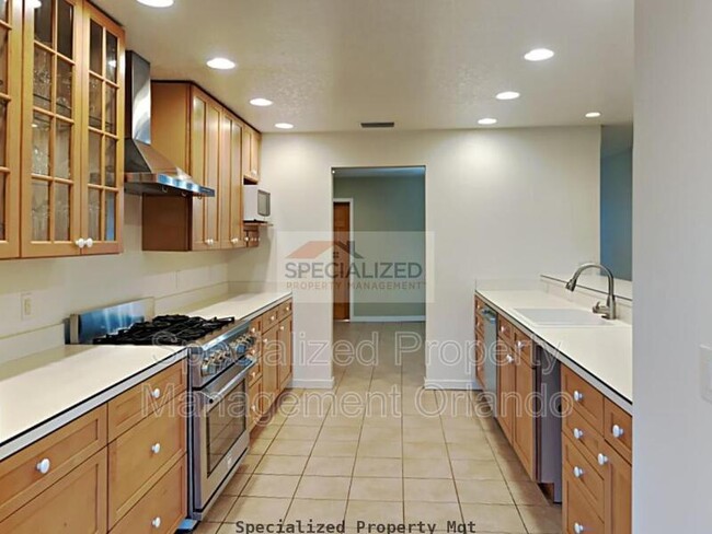 Building Photo - 953 Red Fox Rd