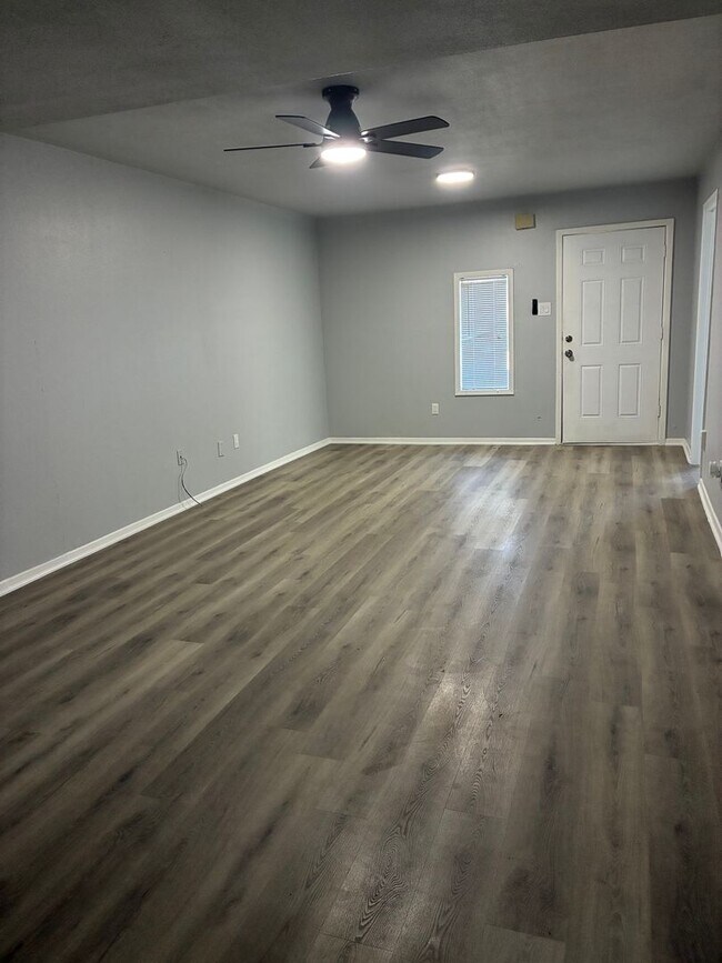 Foto del edificio - 4950 Cloyce Ct