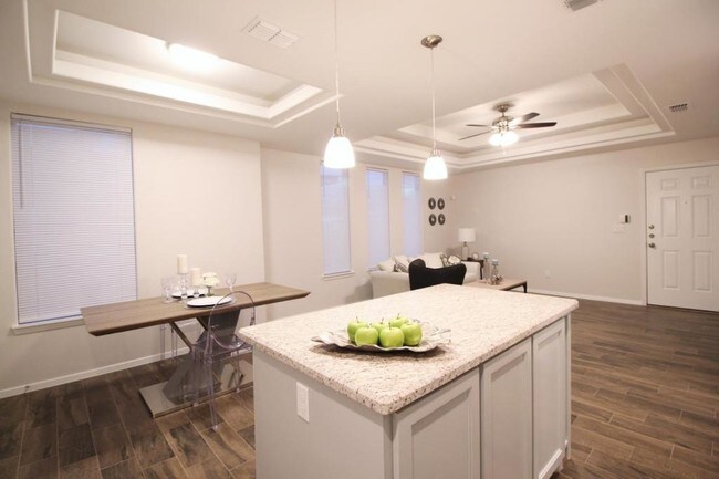 Building Photo - 705 Cathedral Hills Apt 3