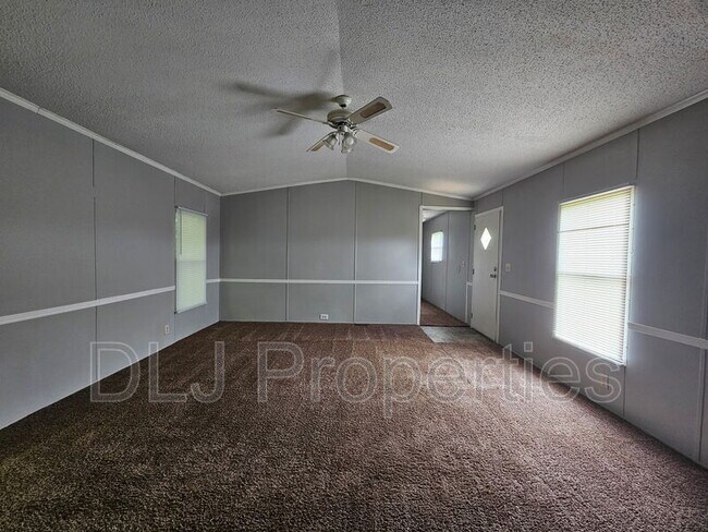 Foto del edificio - 120 E Dumplin Valley Rd