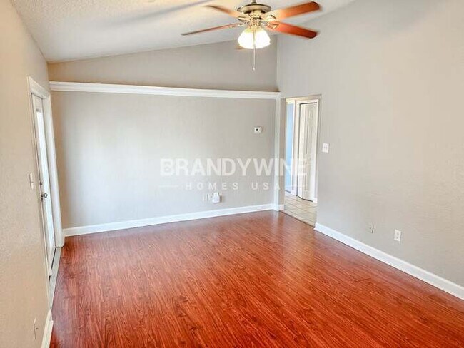 Foto del edificio - 220 Bonnie Glen Ln