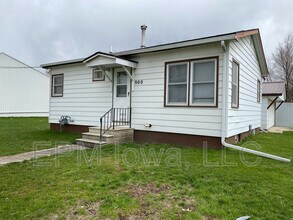 Building Photo - 900 4th Ave