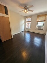 Building Photo - 208 7th St