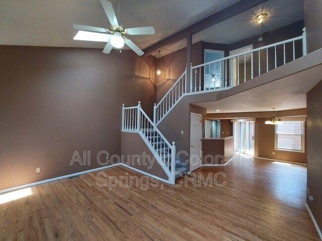 Foto del edificio - 6568 Foxdale Cir