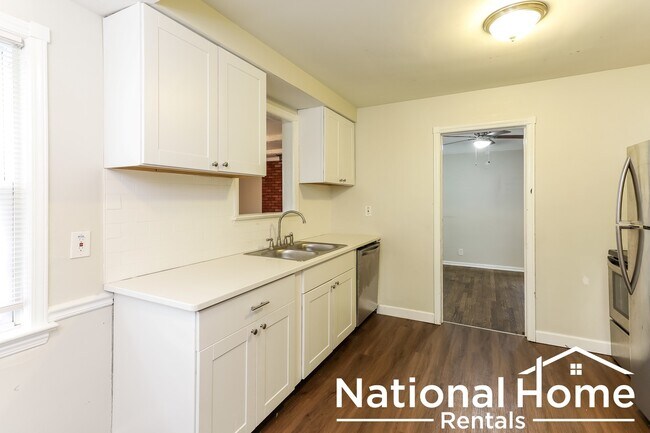 Building Photo - 1368 Villa Dr