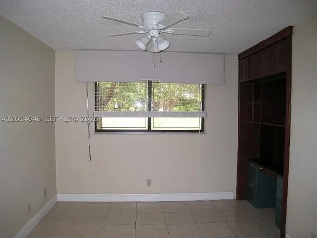 Foto del edificio - 447 Lakeview Dr