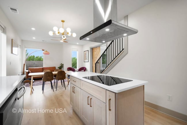 Photo - 530 Continental Dr House