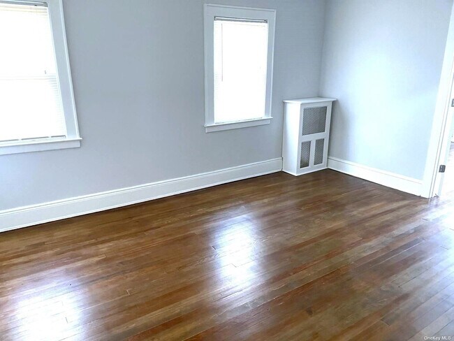 Building Photo - 38 Carpenter Ave