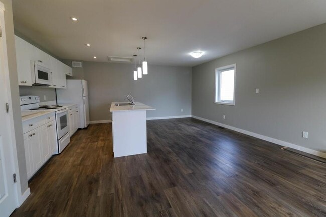 Building Photo - 2 bedroom in Regina SK S4R 1P1