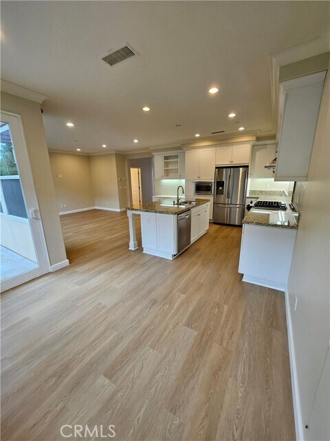 Building Photo - 116 Pendant