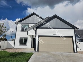 Building Photo - 901 Sonata Lane