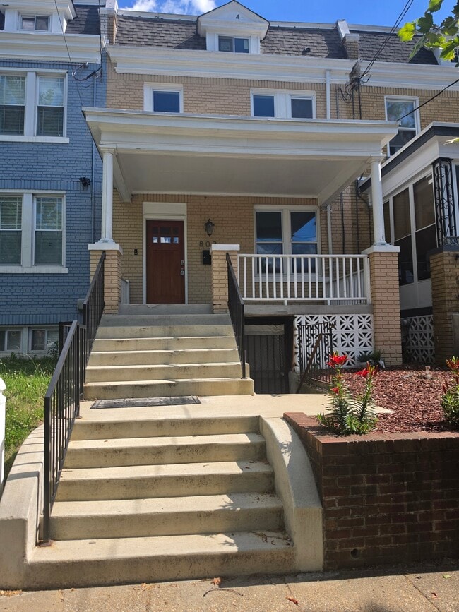 Building Photo - 802 Farragut St NW