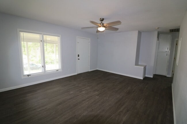 Building Photo - Nice 3 bedroom 1 bathroom home located in ...