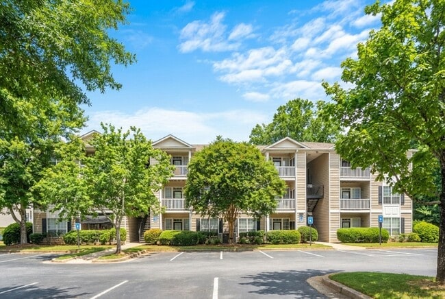 Lake St James Exterior Summertime - Lake St. James