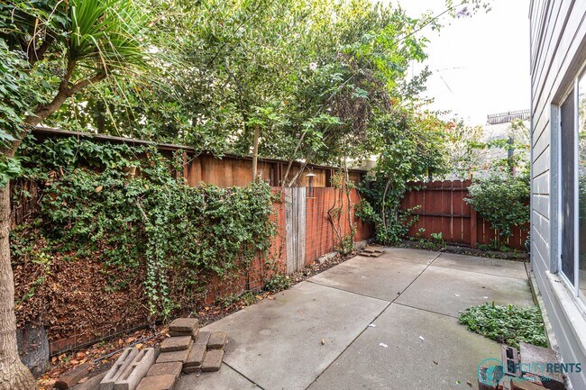 Foto del edificio - Marina: 1 Bedroom Garden Apartment w/ Private Patio