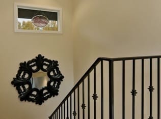 Building Photo - Lovely 2 Bedroom Townhouse in Magnolia.