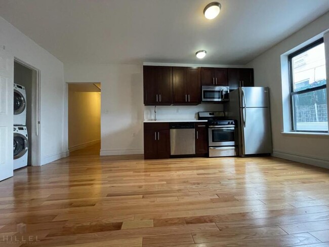 Building Photo - 2 bedroom in ASTORIA NY 11105