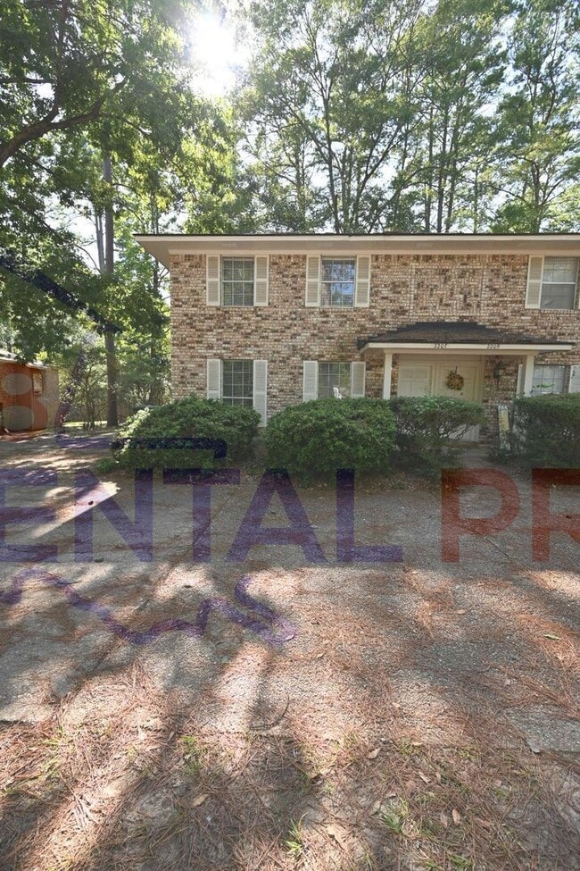 Building Photo - 2207/2209 Lily Dr